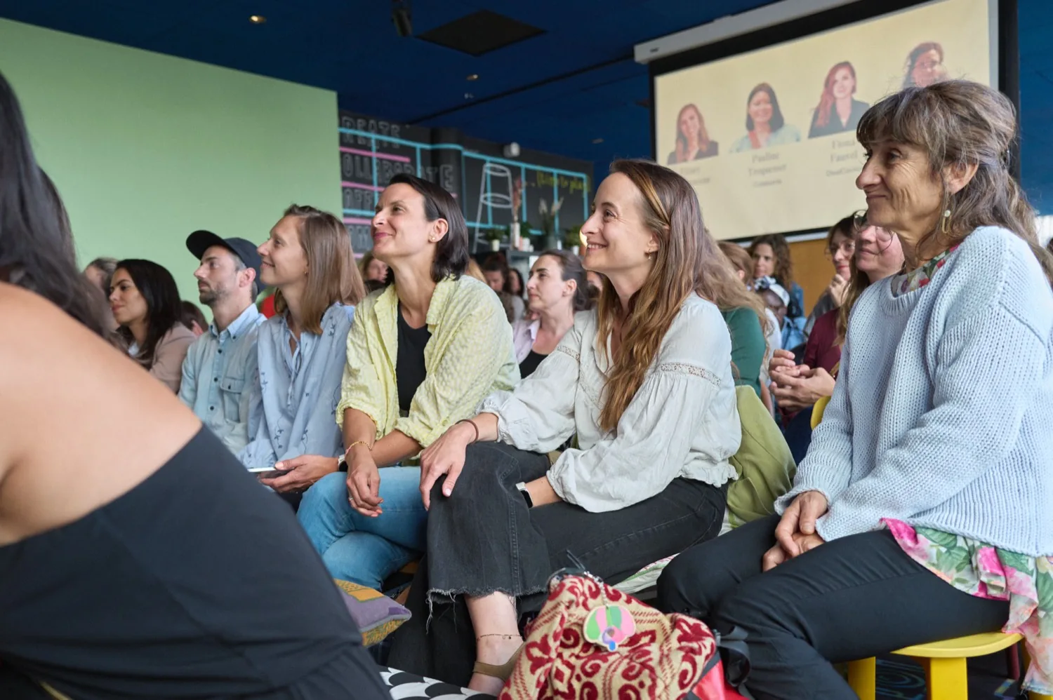 Des femmes réunies et engagées lors d'un événement Colaboria
